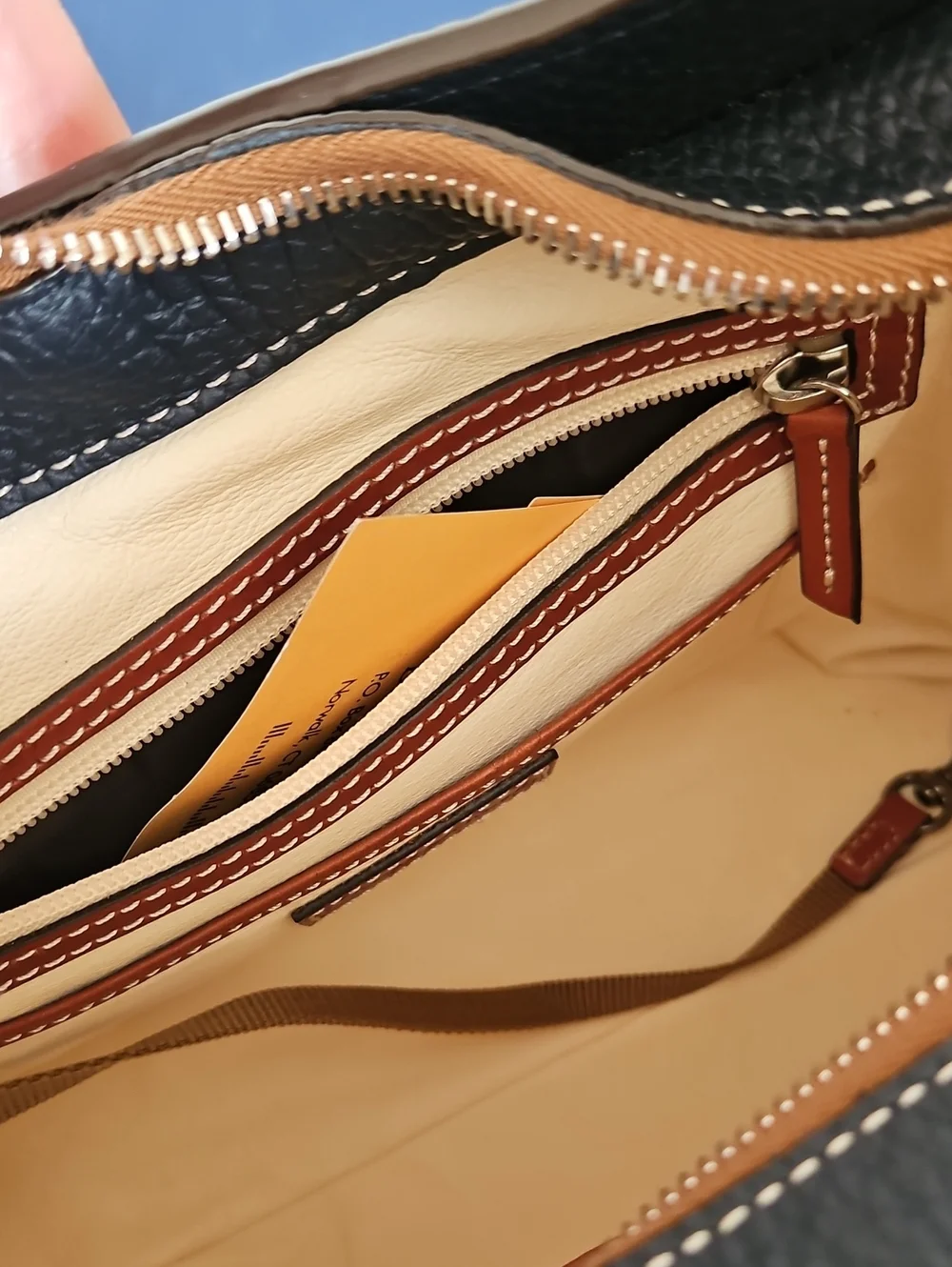 Dooney & Bourke classic dooney
